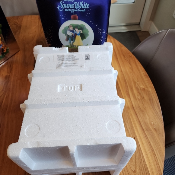 Disney Store Snow White Musical Snow globe "Somenday My Prince Will Come" 10 " - Picture 12 of 14